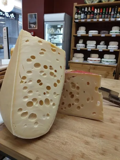 ser-emmental-300g-francja-stan-nowy-nazwa-handlowa-ser-emmental