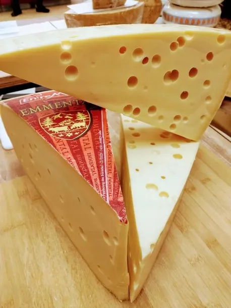 ser-emmental-200g-francja-cukry-0-5-g