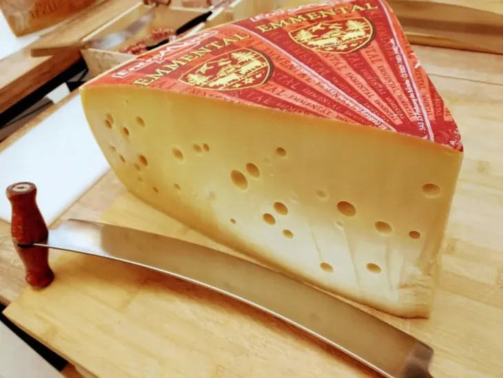 ser-emmental-200g-francja-sol-0-5-g