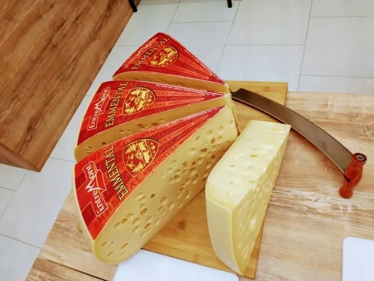ser-emmental-200g-francja-stan-nowy-rodzaj-zolty