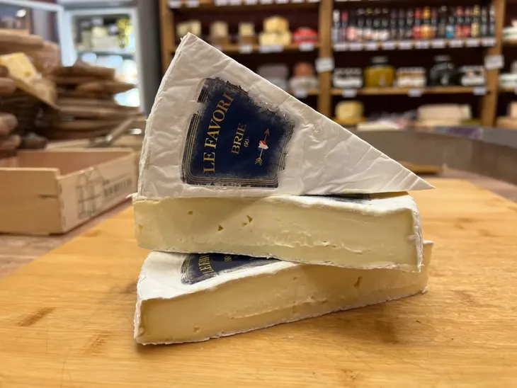 ser-brie-60percent-francja-200g-waga-0-2-kg-rodzaj-plesniowy