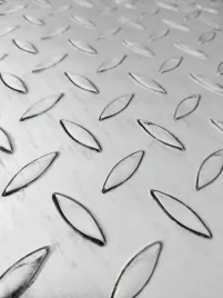 blacha-stalowa-ryflowana-na-schody-stopnie-podest-125x250cm-gr4mm-ocynk