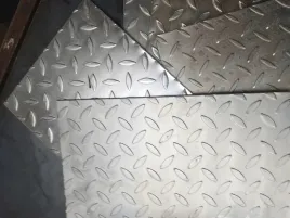 blacha-stalowa-ryflowana-ocynk-200x600x3-na-schody-stopnie-podest