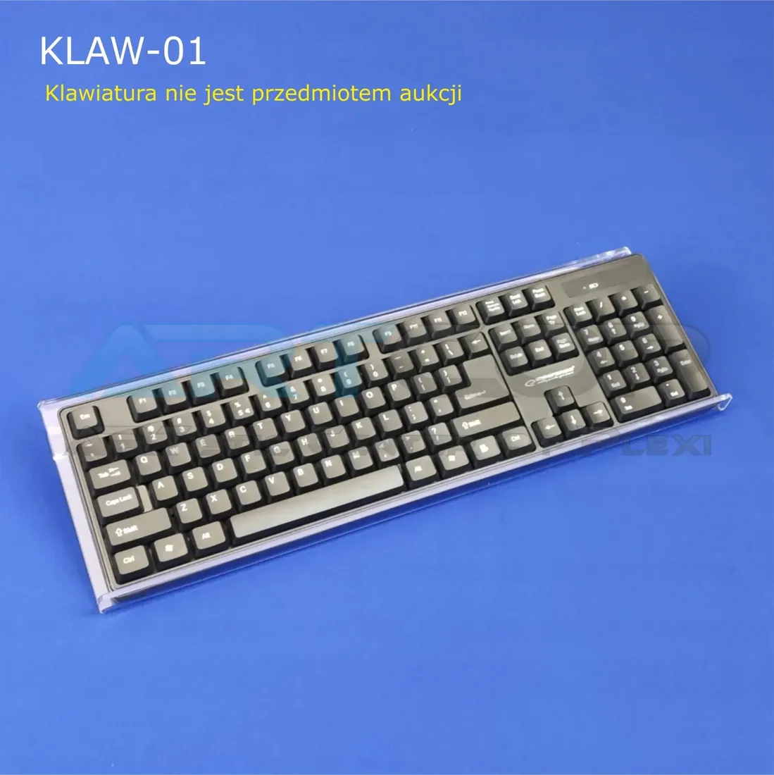 podstawka-z-plexi-na-klawiature-do-komputera