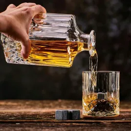 zestaw-whisky-dla-mezczyzn-szklanki-karafka-whisky-kamienie-etui-prezent
