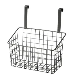 koszyk-do-organizacji-wiszacy-na-drzwi-do-szafki-na-worki-srodki-czystosci