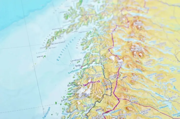 skandynawia-3d-mapa-plastyczna-trojwymiarowa-georelief-w-skalki-1-2-900-000-rok-wydania-2021