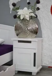 szafka-nocna-nev-z-drewna-litego-biala-nakastlik