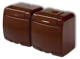 karlik-junior-gniazdo-podwojne-brazowe-z-u-klapka-brazowa-ip54-4ghe-2