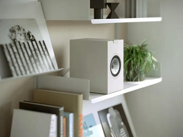 kef-q1-meta-bialy-satyna-para-marka-kef