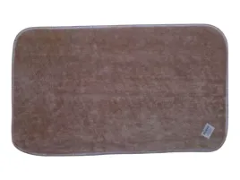 dywanik-lazienkowy-brazowy-z-tkaniny