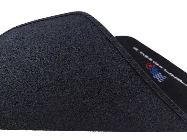 dywaniki-samochodowe-bmw-1-e82-2004-2013-2x-flaga-performance-kolor-czarny