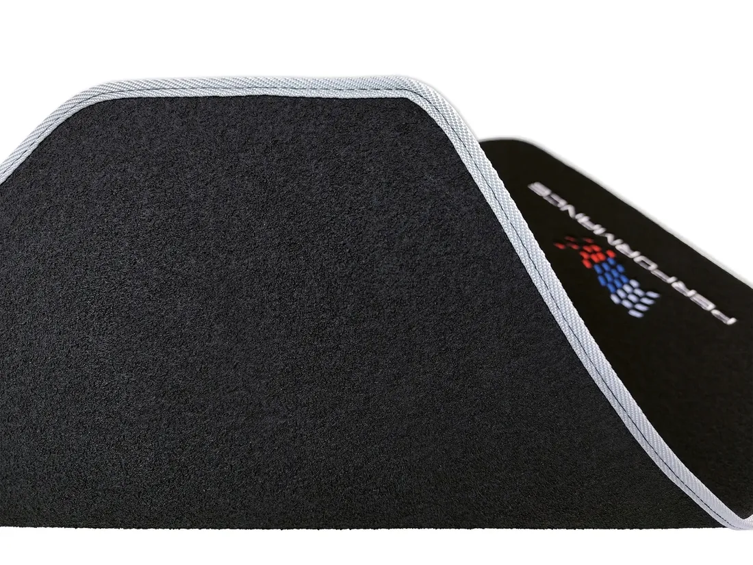 dywaniki-samochodowe-bmw-1-e82-2004-2013-performance-flaga
