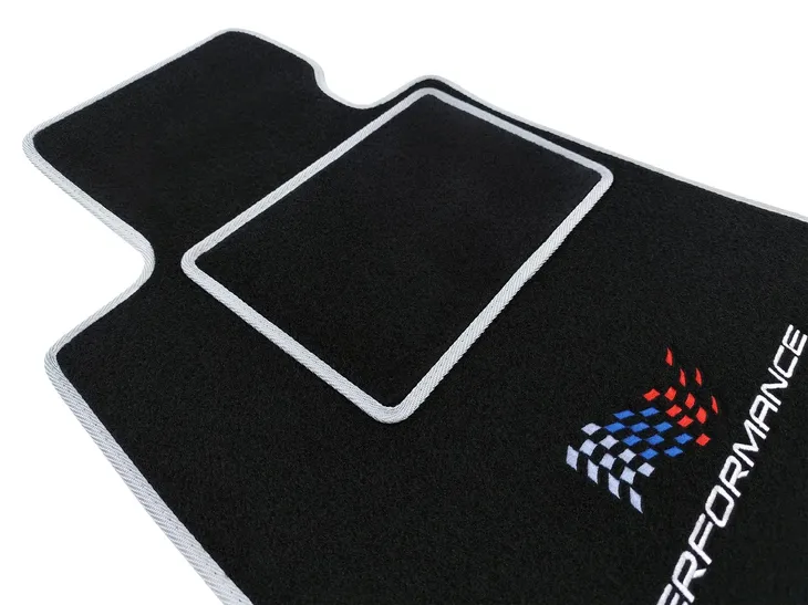 dywaniki-samochodowe-bmw-1-e87-2004-2013-performance-flaga-waga-z-opakowaniem-3-kg