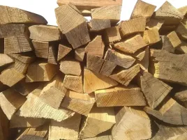 drewno-mix-do-wedzenia-buk-olcha-czeresnia-zestaw-okorowane-recznie