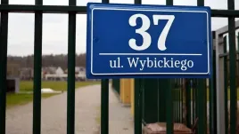 tabliczka-adresowa-metalowa-tloczona-niebieska-uv