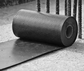 folia-pozioma-izolacja-fundamentow-30cmx50m-03mm