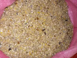 naturalna-karma-pasza-dla-kur-niosek-mieszanka-kruszonych-ziaren-20kg