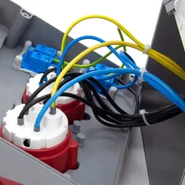 rozdzielnica-budowlana-zabezpieczona-32a-16a-c16-4x230v-2-c16-fi40-4-003a