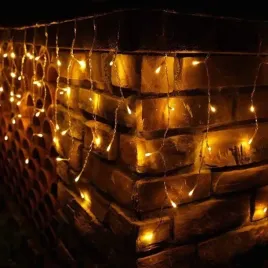 mocne-sople-zewnetrzne-kurtyna-swietlna-lampki-choinka-500-led-bialy-cieply