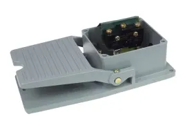 wylacznik-przycisk-nozny-pedal-metal-15a-p1bo