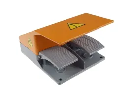 wylacznik-nozny-pedal-podwojny-z-oslona-oslona-15a