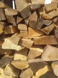 drewno-mix-do-wedzenia-buk-olcha-czeresnia-zestaw-okorowane-recznie