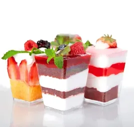 kwadratowe-pojemniki-na-deserki-wieczko-200ml-50sz