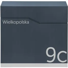 skrzynka-pocztowa-w-kolorze-antracytowym-charakteryzujaca-sie-duza-pojemnoscia-wyposazona-w-miejsce-na-adres-oraz-numer-domu