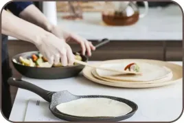 patelnia-nalesnikowa-marmurkowa-powloka-non-stick-valdinox-aurum-24-cm