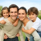 piesek-interaktywny-reaguje-na-glos-czesanie-picie-z-butelki-chodzi-szczeka-seria-pluszowy-piesek