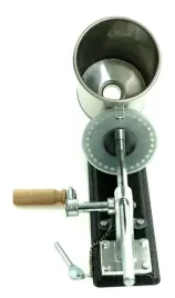 nadziewarka-maszynka-do-kielbas-srebrna-3-kg