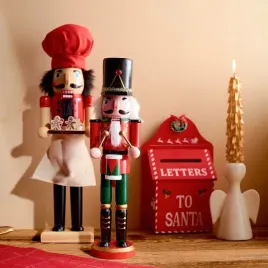 figurka-nutcracker-dziadek-do-orzechow-z-bebenkiem-31-cm-homla