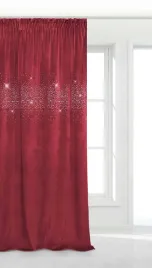 zaslona-czerwona-shiny-z-krysztalkami-zaciemniajaca-140x270-welur-na-tasmie