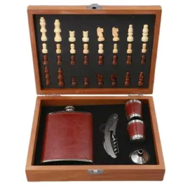 zestaw-prezentowy-piersiowka-kieliszki-szachy-szachownica-korkociag