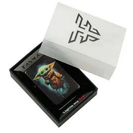 zapalniczka-benzynowa-tasman-metalowa-w-pudelku-baby-yoda-star-wars