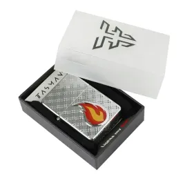 zapalniczka-benzynowa-tasman-metalowa-w-pudelku-plomien-ogien