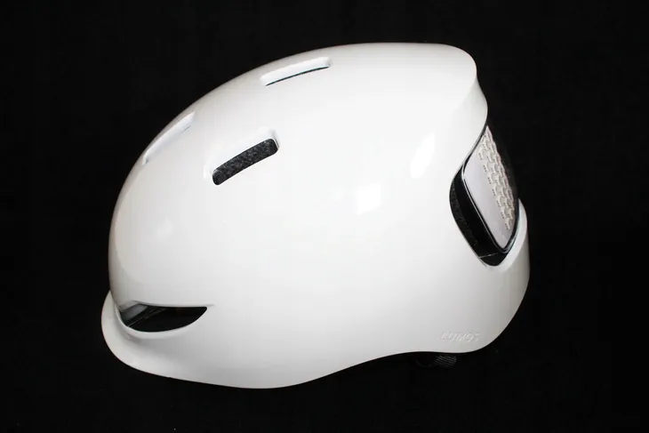 kask-rowerowy-miejski-lumos-matrix-z-oswietleniem-led-panel-matrycowy-kolor-bialy