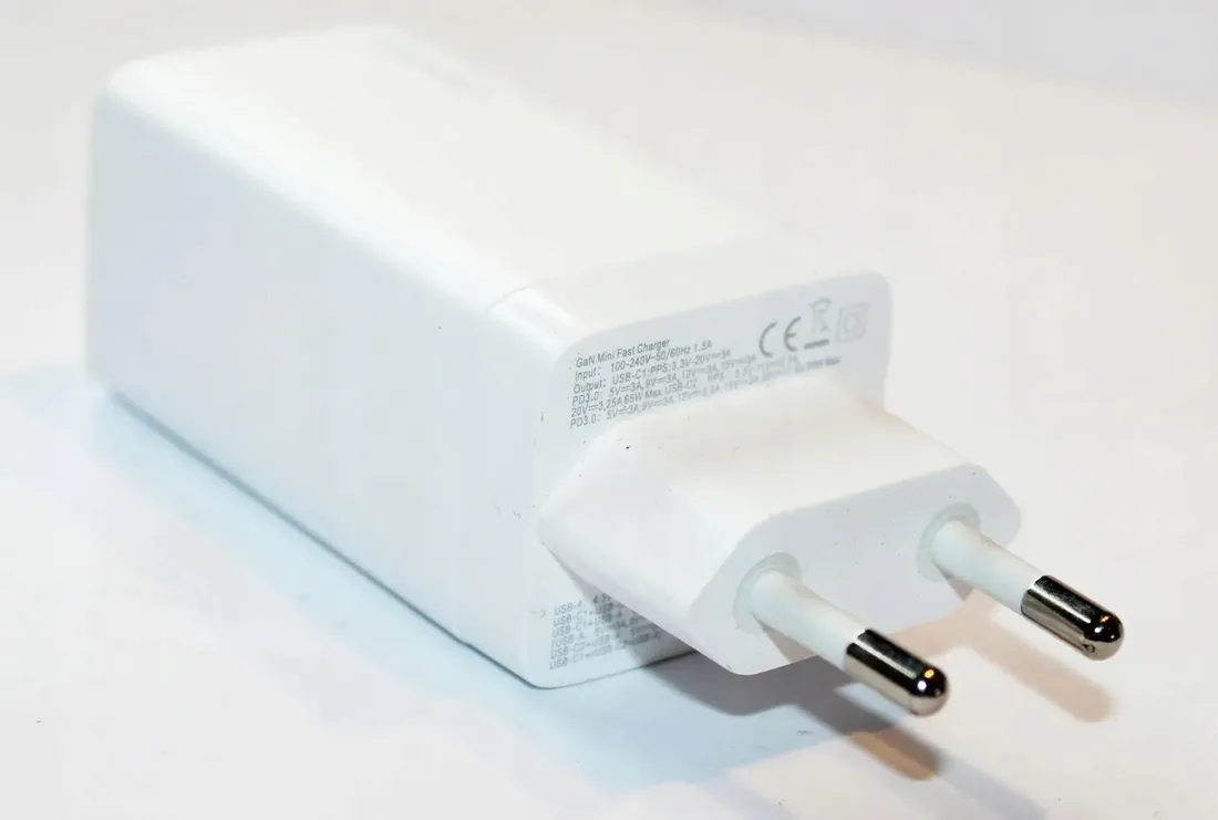 ladowarka-gan-usmas-us-cc110-65w-2xusb-c-usb-a