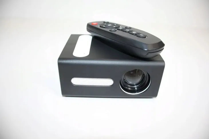 mini-przenosny-projektor-padzuo-kod-producenta-3