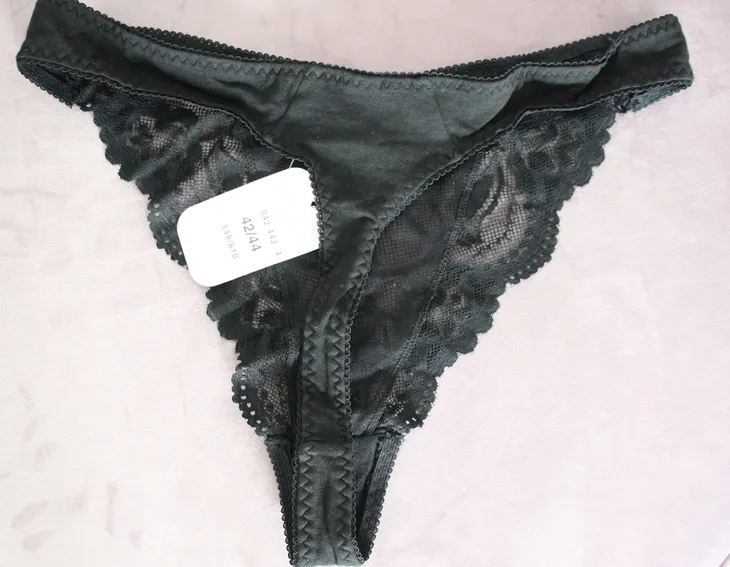 simone-koronkowe-stringi-42-44-czarne-marka-bez-marki
