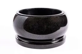 elegancka-misa-na-pomnik-na-cmentarz-okragla-czarna-25-cm-x-15-cm