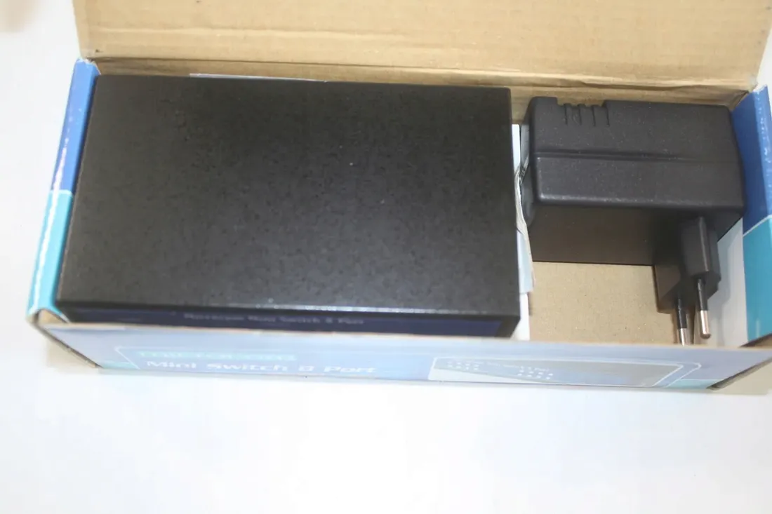 pc-selekt-mini-switch-microcom-ng-1360-8-portow