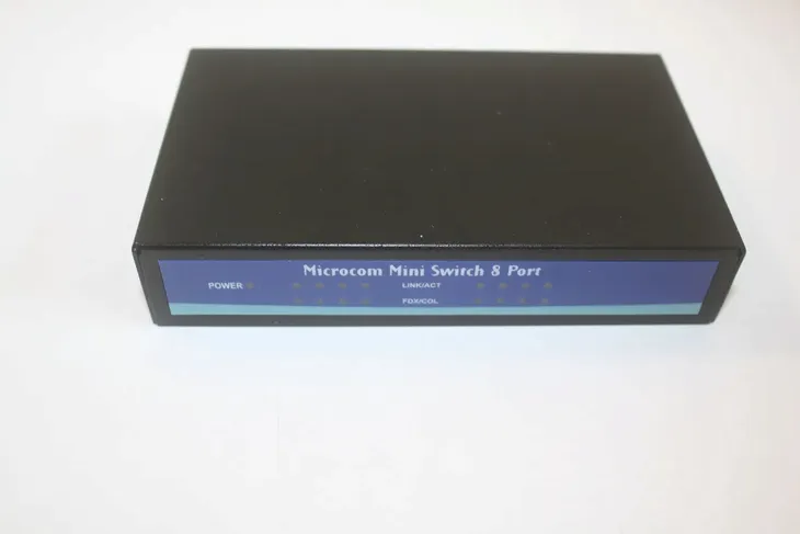 pc-selekt-mini-switch-microcom-ng-1360-8-portow-stan-opakowania-oryginalne