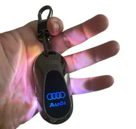elegancki-brelok-audi-led-zapalniczka-zarowa-gadzet-motoryzacyjny-prezent