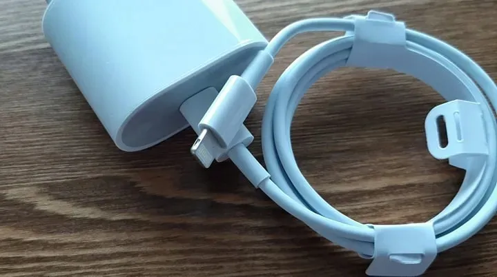 ladowarka-do-apple-iphone-12-pro-max-kabel-lighting-do-telefonu-kolor-czarny