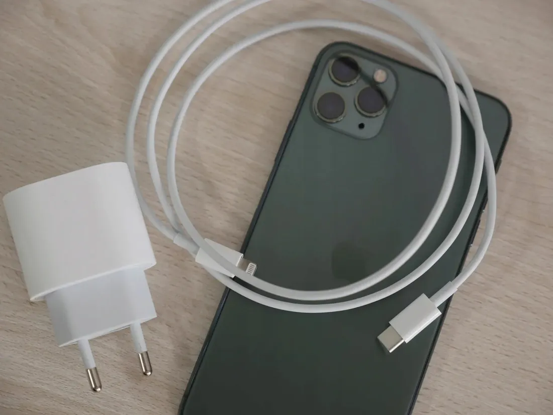 ladowarka-do-apple-iphone-12-pro-max-kabel-lighting-do-telefonu
