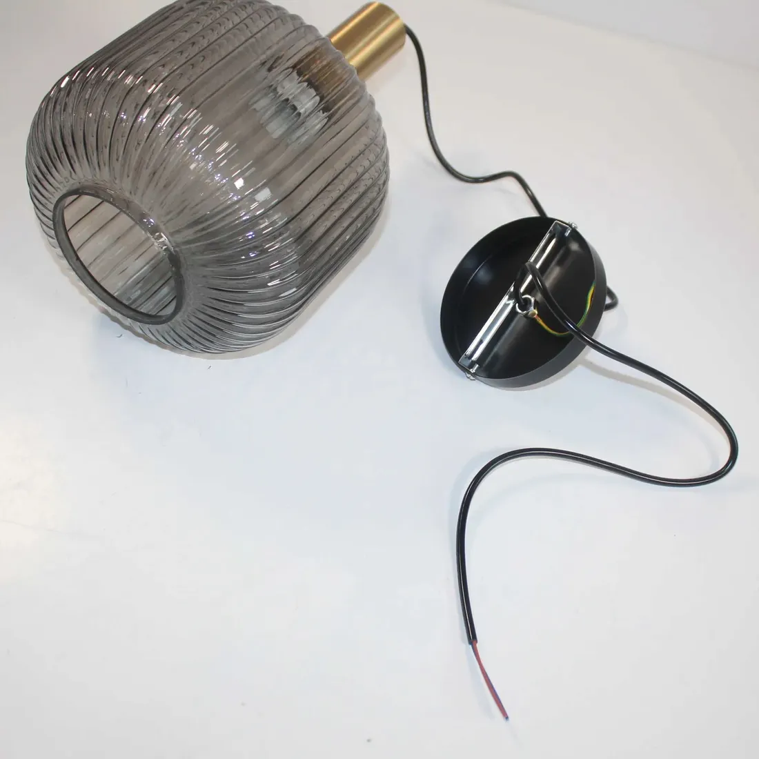 lampa-wiszaca-szklana-ledigo-moderna-bursztynowa-zlota-lustrzana-e27-stan-powystawowy