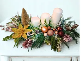 stroik-swiateczny-kwiaty-kompozycja-swieta-na-stol-swiecznik