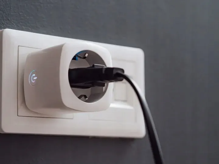 inteligentne-gniazdko-sterowane-wifi-android-tuya-smart-home-pomiar-stan-nowy-zasilanie-sieciowe